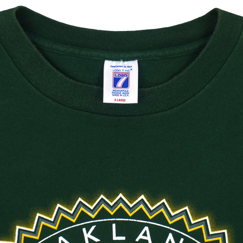 MLB (Logo 7) - Oakland Athletics Baseball T-Shirt 1997 X-Large Vintage Retro Baseball
