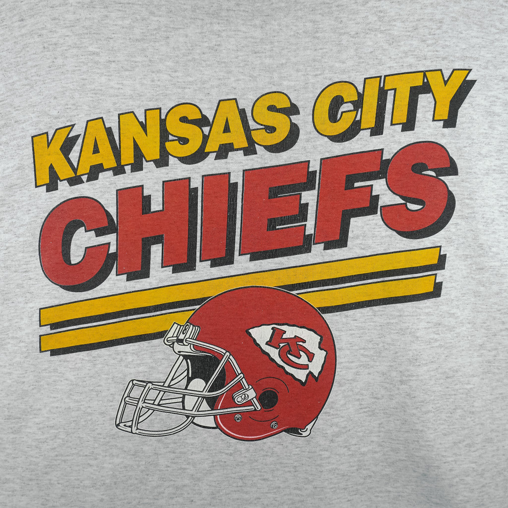NFL (Tultex) - Kansas City Chiefs Helmet Spell-Out T-Shirt 1990s XX-Large Vintage Retro Football