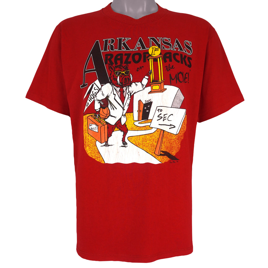 NCAA (Jerzees) - Arkansas Razorbacks On The Move!  T-Shirt 1990 Large Vintage Retro