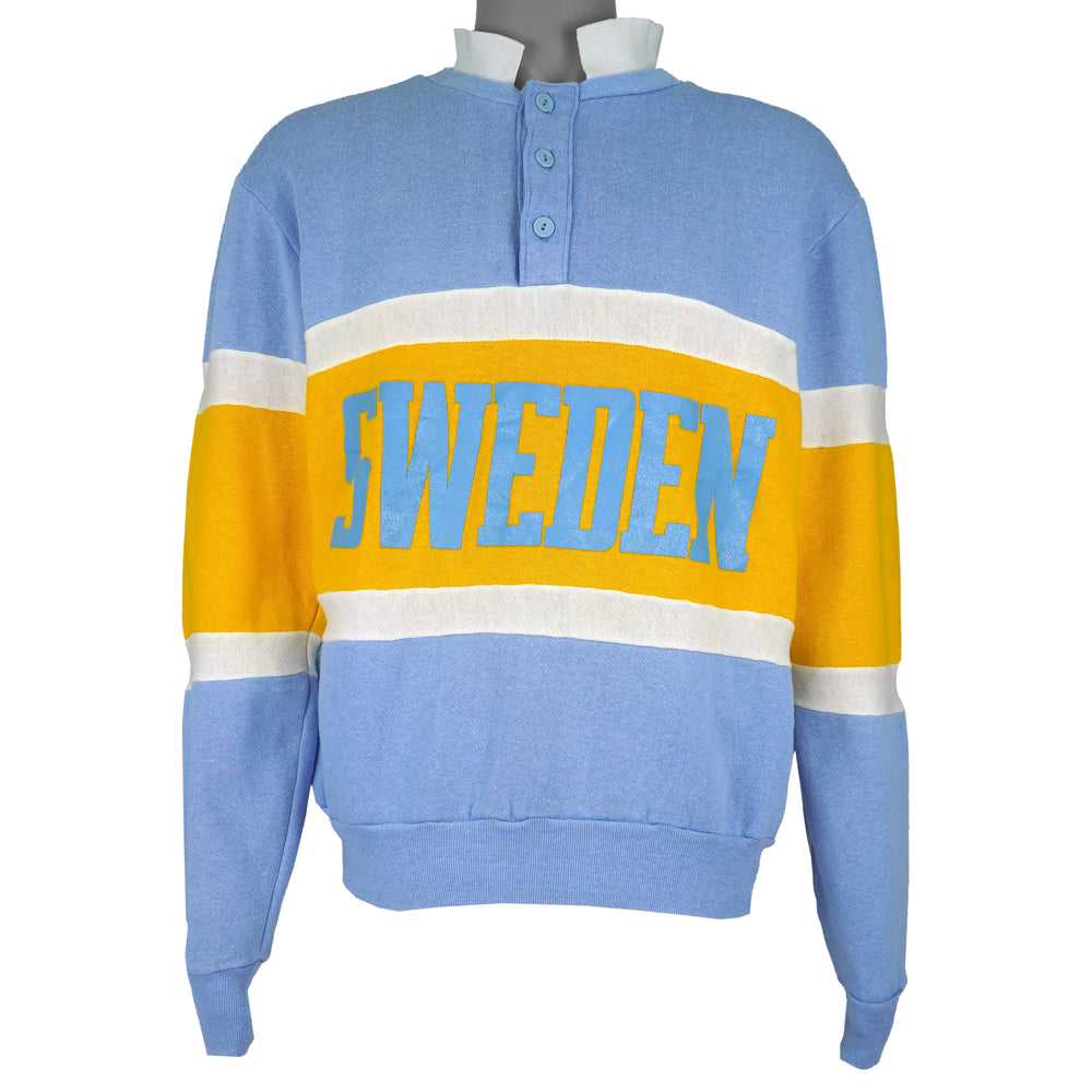 Vintage (Nutmeg Millis) - Sweden Spell-Out 1/4 Button Sweatshirt 1900s Medium Vintage Retro