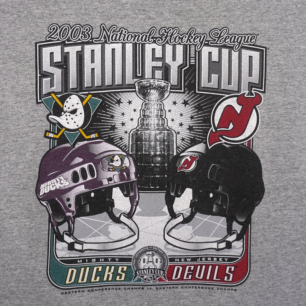 NHL (Majestic) - Ducks Vs Devils, Stanley Cup Champions T-Shirt 2003 Medium Vintage Retro Hockey