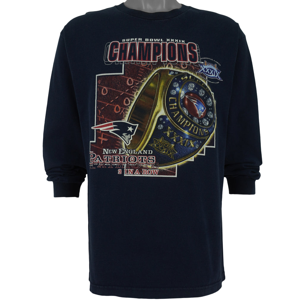 NFL (AAA) - New England Patriots Super Bowl Champions Sweatshirt 2005 Large Vintage Retro Football