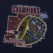 NFL (AAA) - New England Patriots Super Bowl Champions Sweatshirt 2005 Large Vintage Retro Football