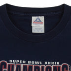 NFL (AAA) - New England Patriots Super Bowl Champions Sweatshirt 2005 Large Vintage Retro Football