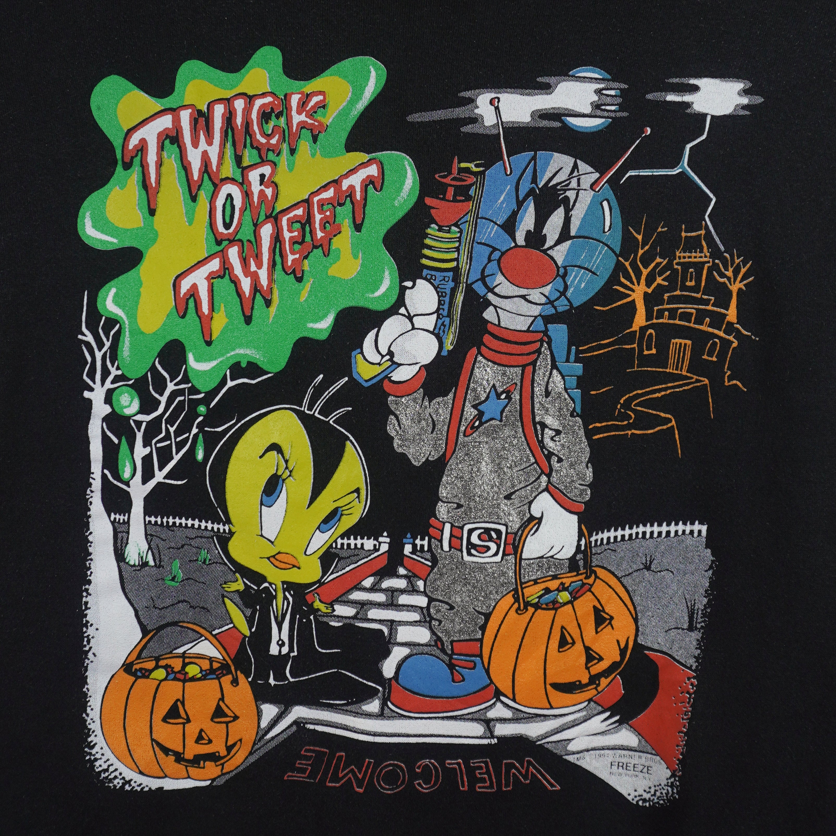 Looney Tunes (Tultex) - Twick or Tweet Halloween Crew Neck Sweatshirt 1990s X-Large Vintage Retro