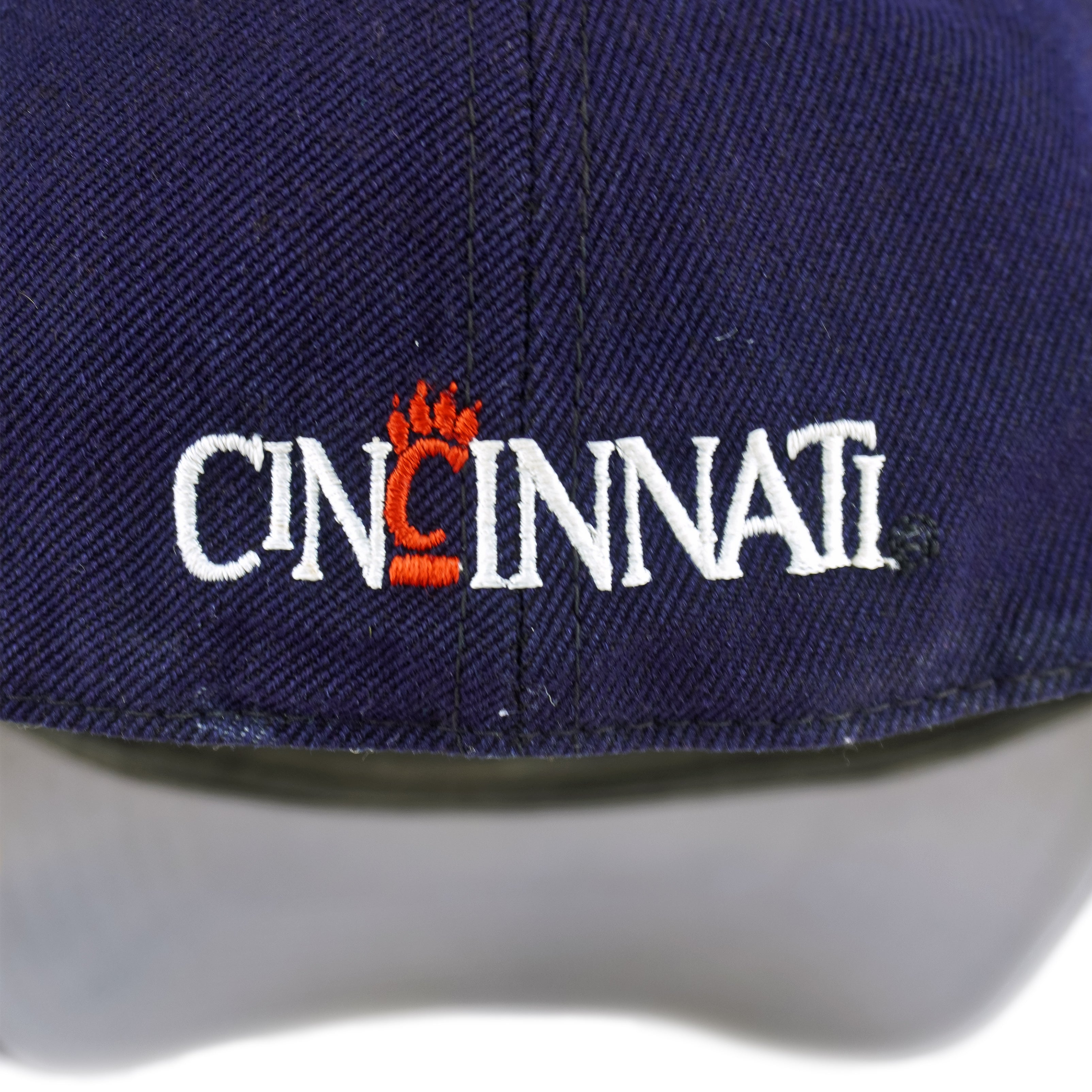 NCAA - Cincinnati Bearcats Embroidered Logo Fitted Hat 1990s OSFA Vintage Retro