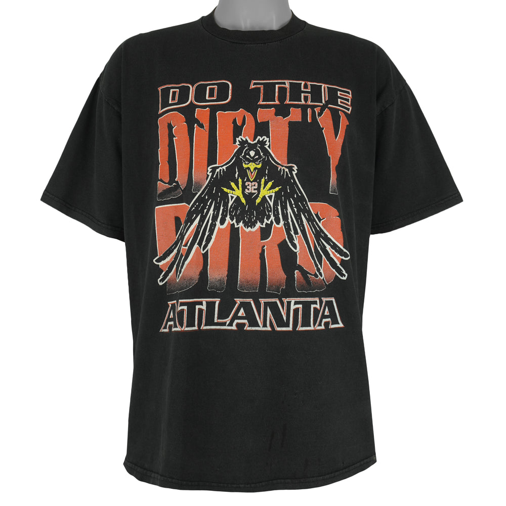 NBA (Jerzees) - Atlanta Hawks Do The Dirty Bird Spell-Out T-Shirt 1990s X-Large Vintage Retro Baseball