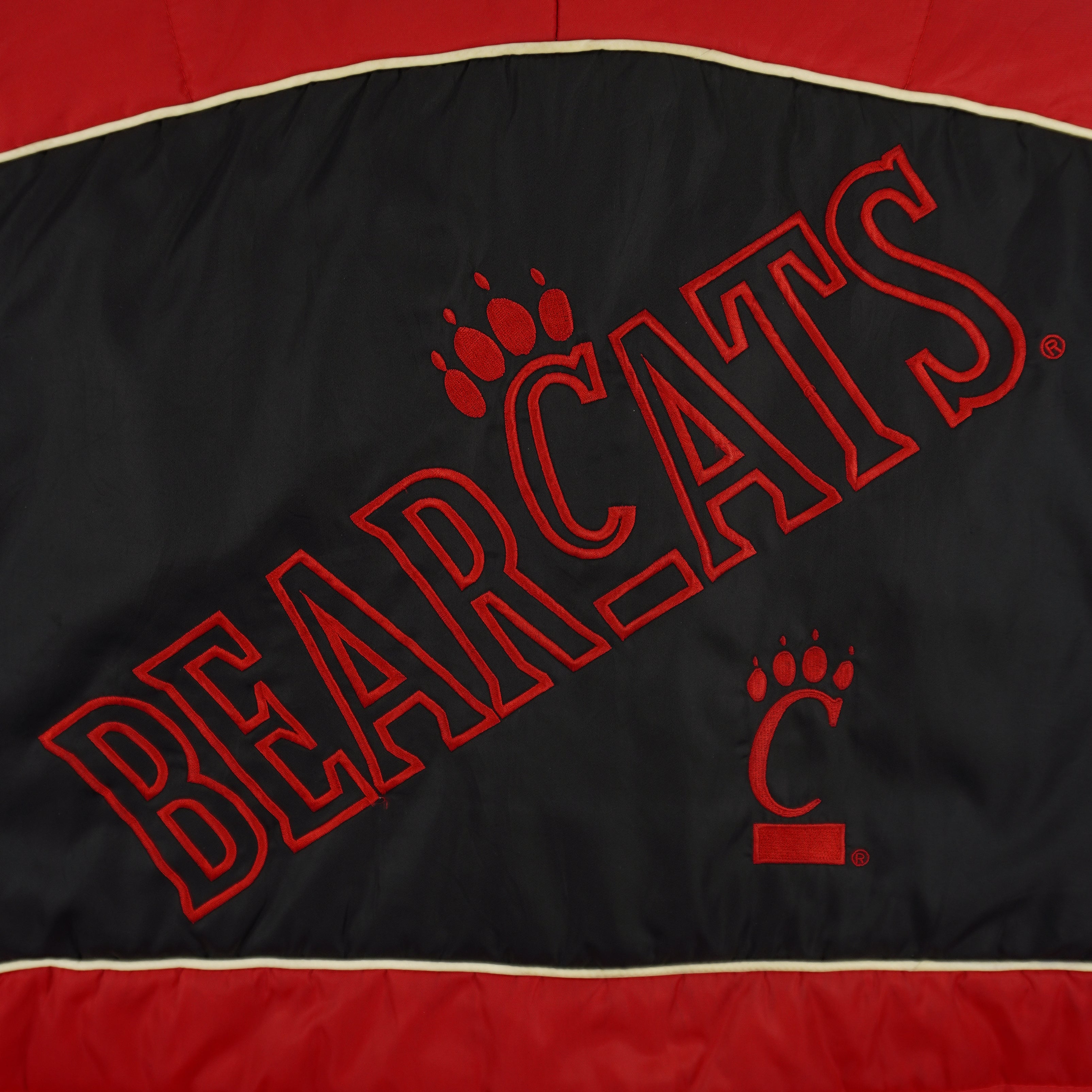NCAA (Pro Player) - Cincinnati Bearcats Puffer Jacket 1990s Medium Vintage Retro