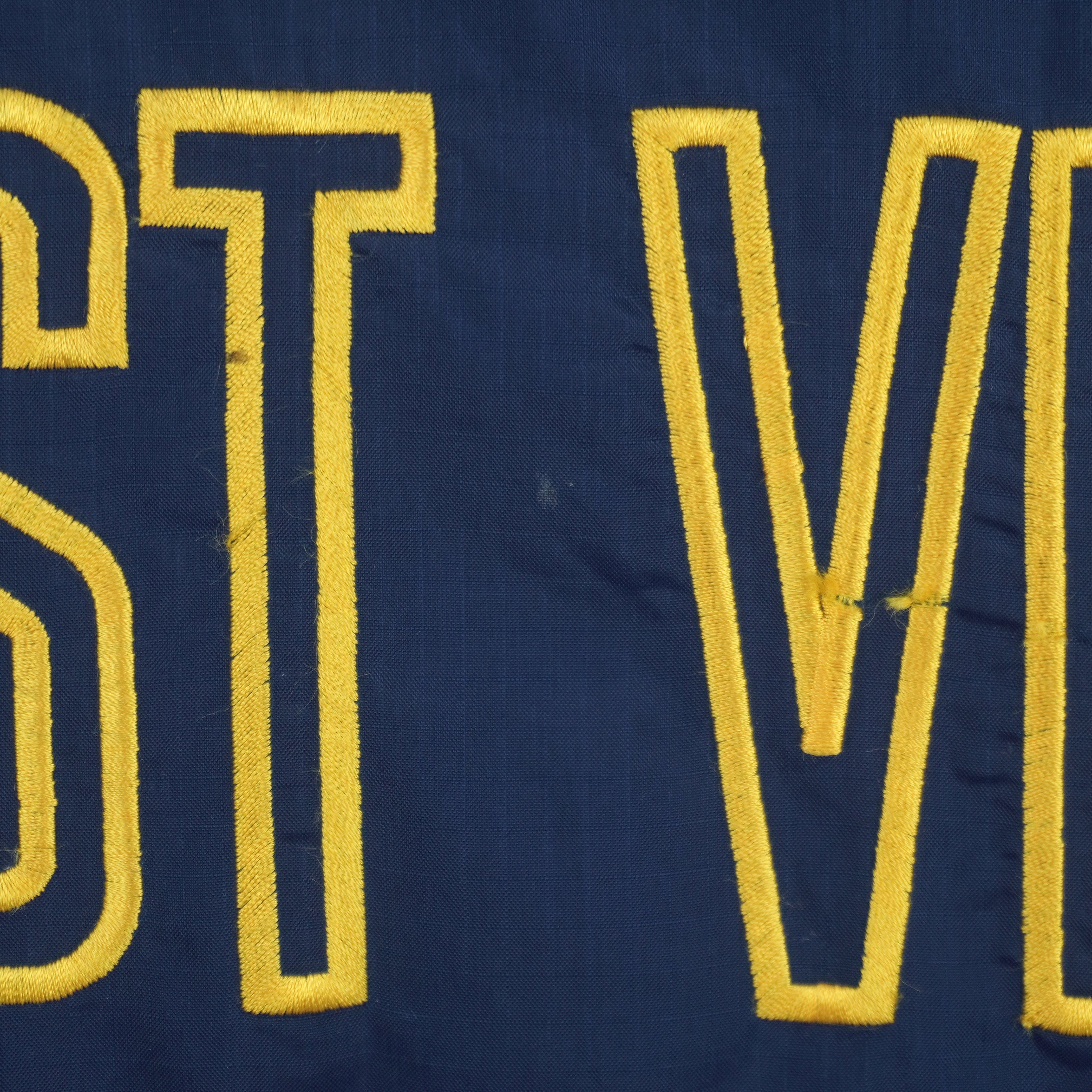 NCAA (Pro Player) - West Virginia Reversable Jacket 1990s Medium Vintage Retro