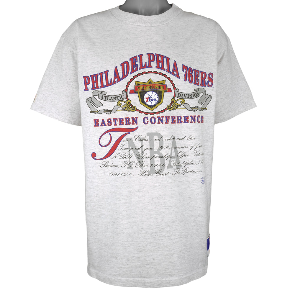 NBA (Nutmeg) - Philadelphia 76ers Single Stitch T-Shirt 1990s X-Large Vintage Retro Basketball