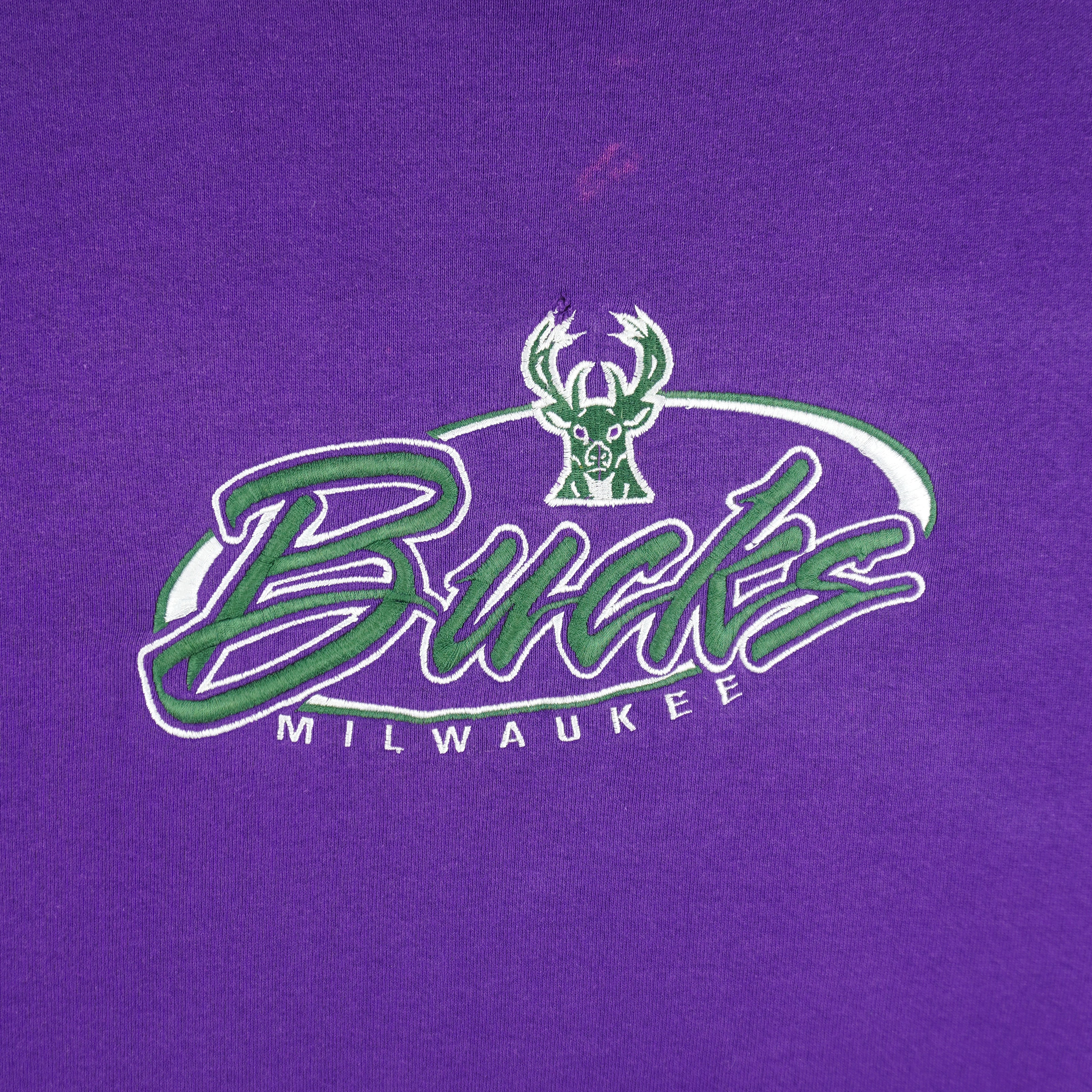 NBA (Pro Player) - Milwaukee Bucks Embroidered Sweatshirt 1990s Large Vintage Retro Baseball