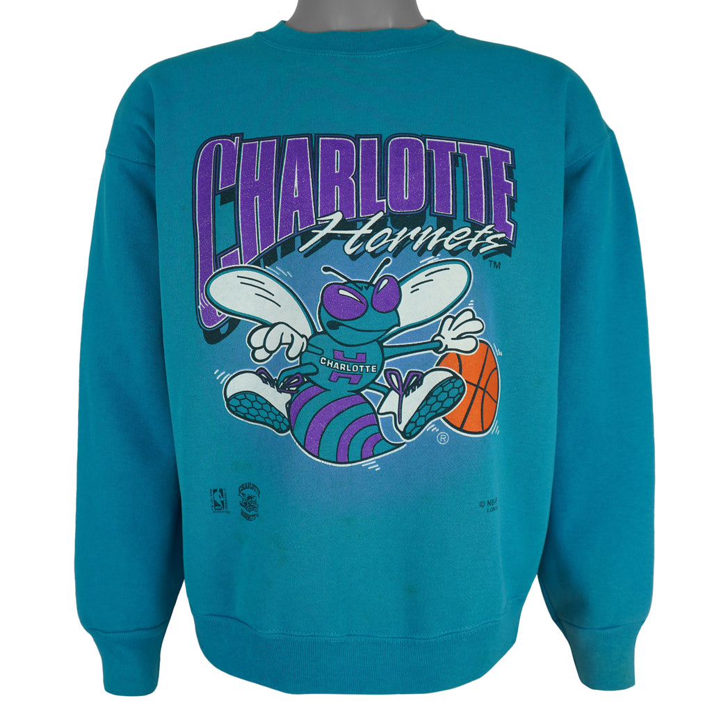 NBA - Charlotte Hornets Big Spell-Out Crew Neck Sweatshirt 1990s Large Vintage Retro Basketball