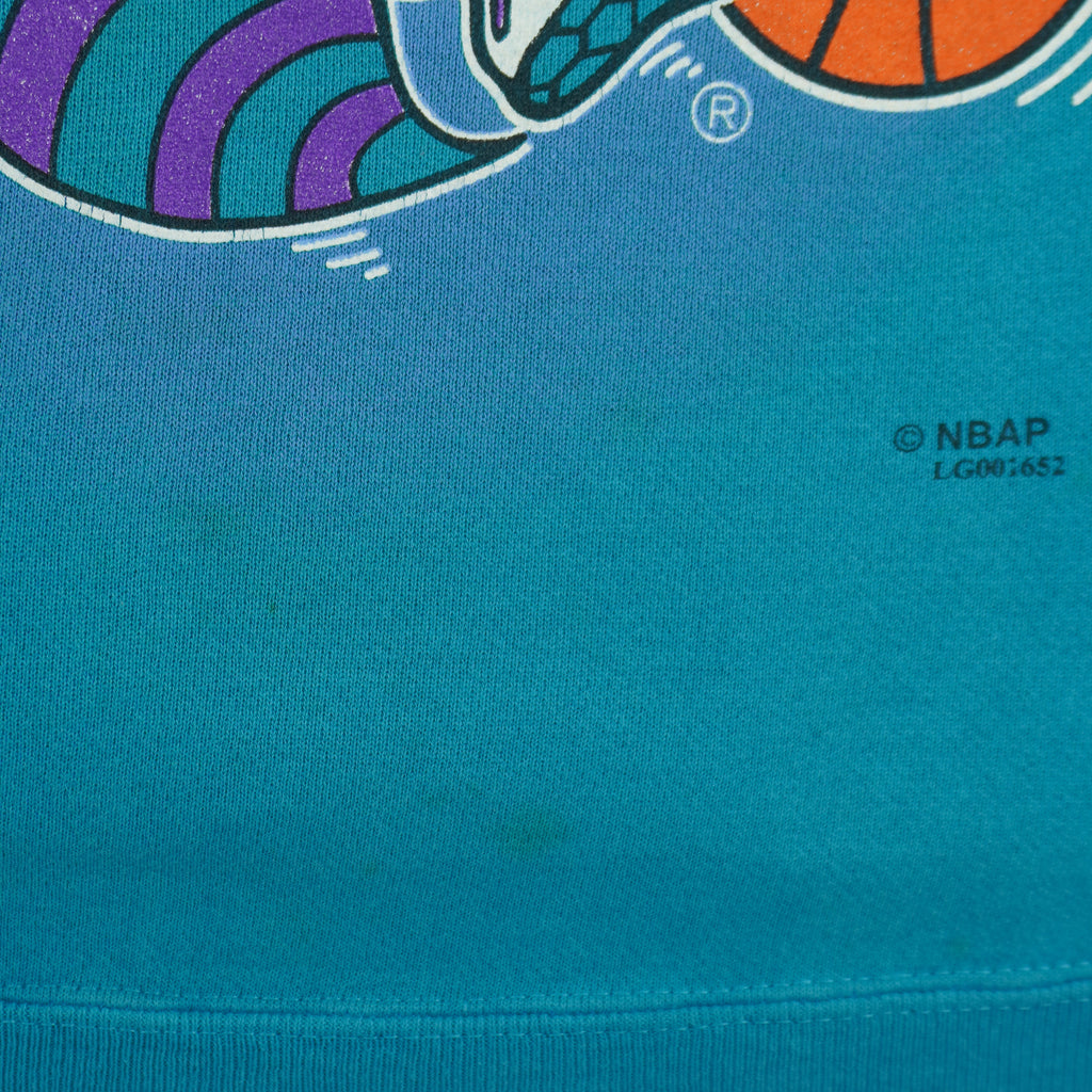 NBA - Charlotte Hornets Big Spell-Out Crew Neck Sweatshirt 1990s Large Vintage Retro Basketball