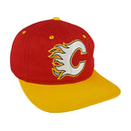 NHL (Sports Specialties) - Calgary Flames Embroidered Snapback Hat 1990s OSFA Vintage Retro Hockey