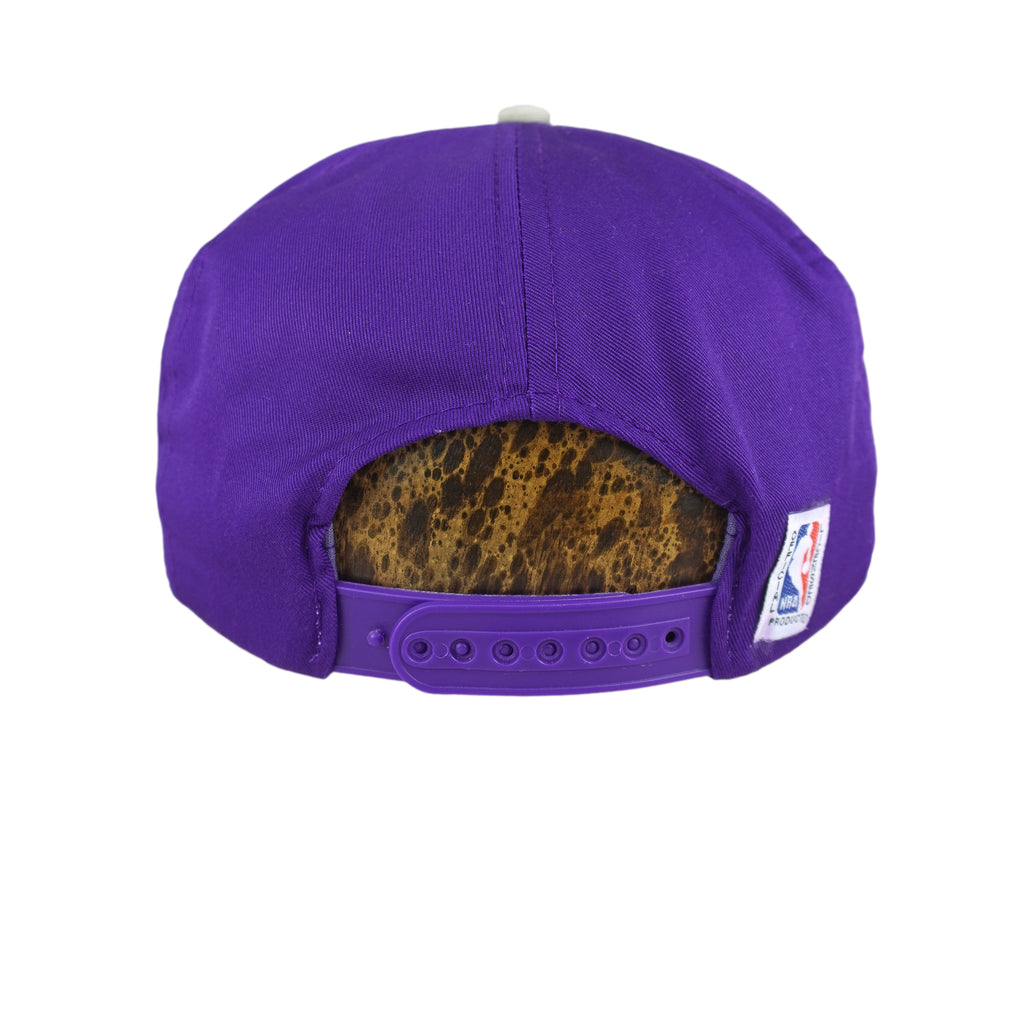 NBA (AJD) -  Milwaukee Bucks Embroidered Snapback Hat 1990s OSFA Vintage Retro Basketball