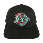 NBA (Annco) - Detroit Pistons Spell-Out Snapback Hat 1990s OSFA Vintage Retro Basketball