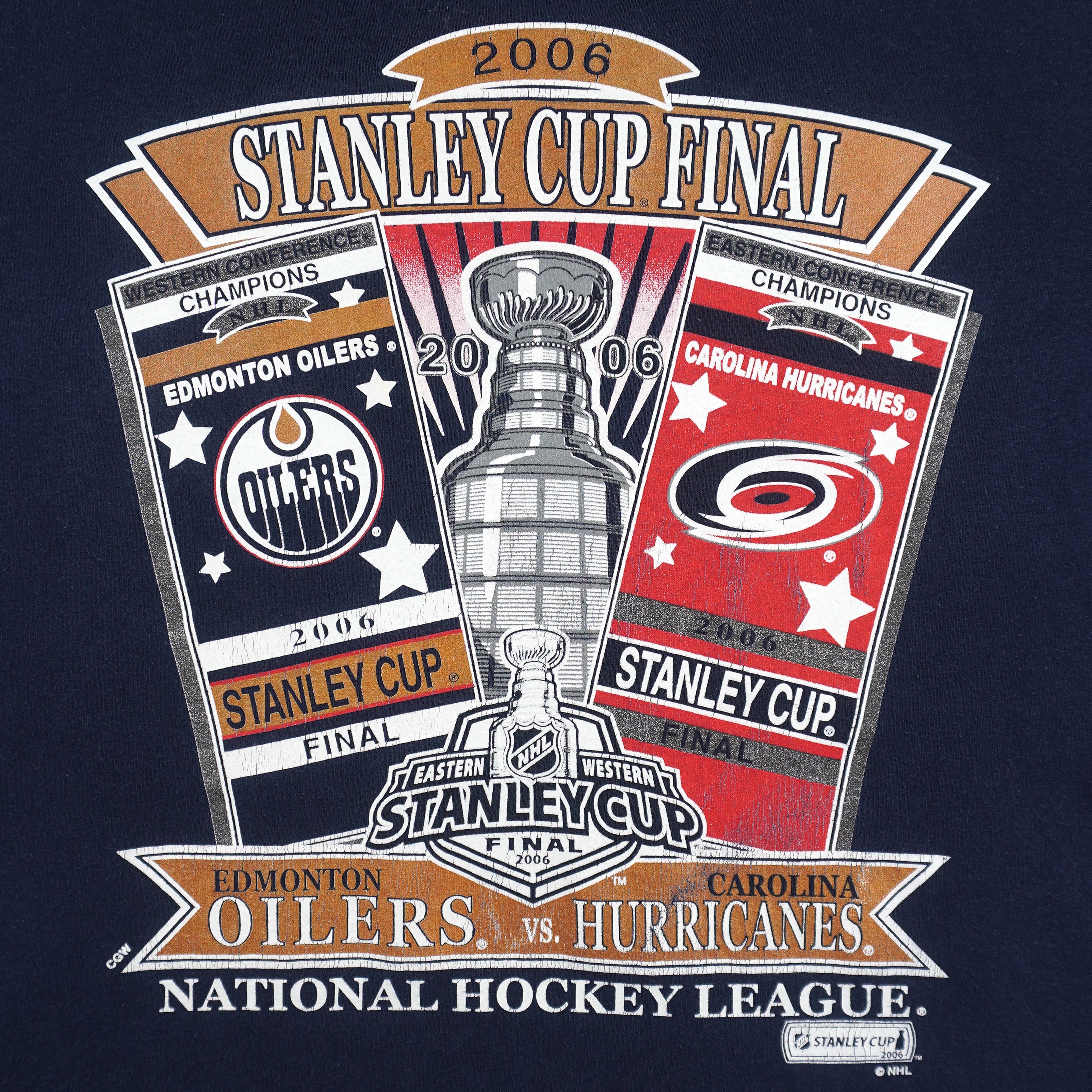 NFL (Gildan) - Oilers VS Hurricanes Stanley Cup Champions T-Shirt 2006 X-Large Vintage Retro Football
