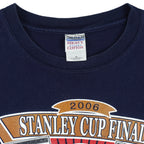 NFL (Gildan) - Oilers VS Hurricanes Stanley Cup Champions T-Shirt 2006 X-Large Vintage Retro Football
