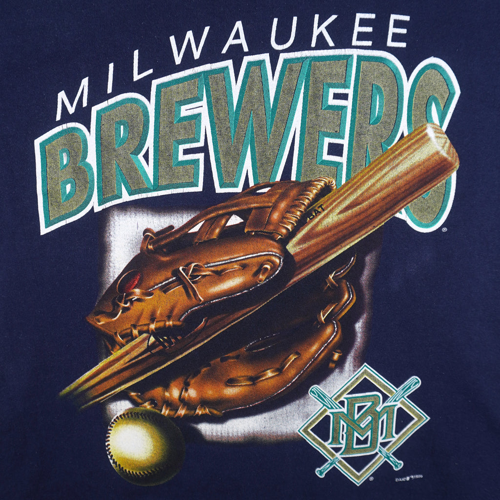 MLB (True Fan) - Milwaukee Brewers Baseball Glove T-Shirt 1998 Large Vintage Retro Baseball