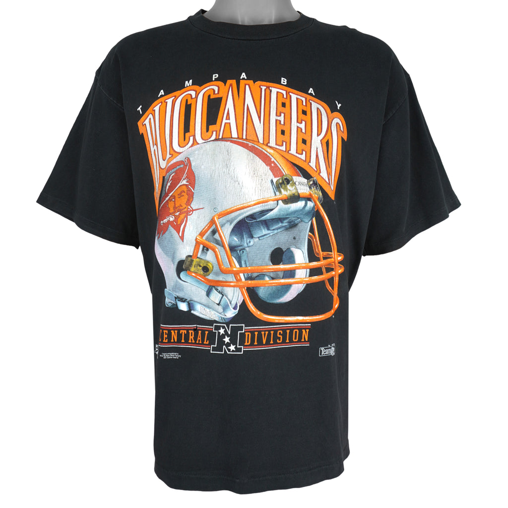 NFL (Salem) - Tampa Bay Buccaneers Helmet T-Shirt 1991 Vintage Retro Football