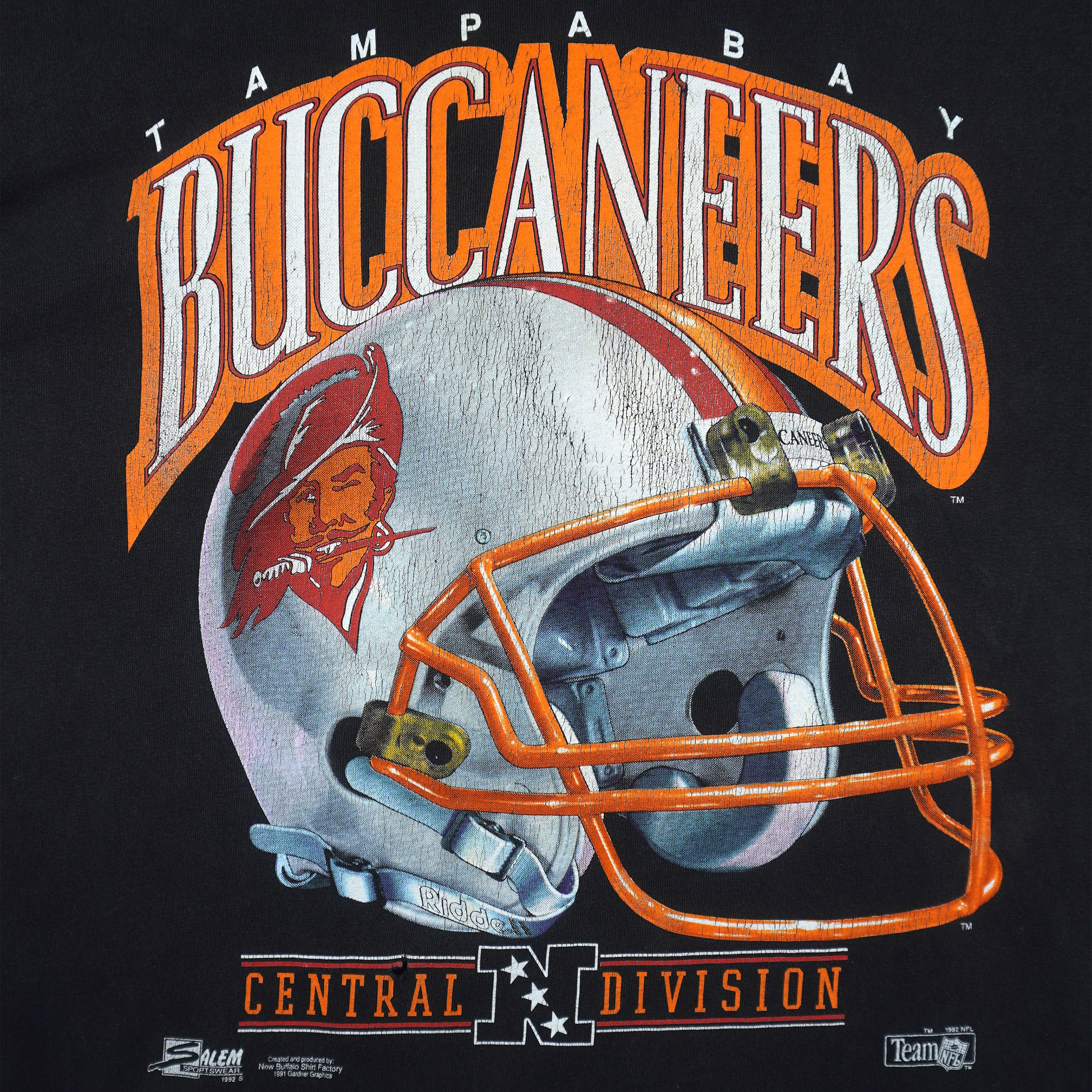 NFL (Salem) - Tampa Bay Buccaneers Helmet T-Shirt 1991 Vintage Retro Football