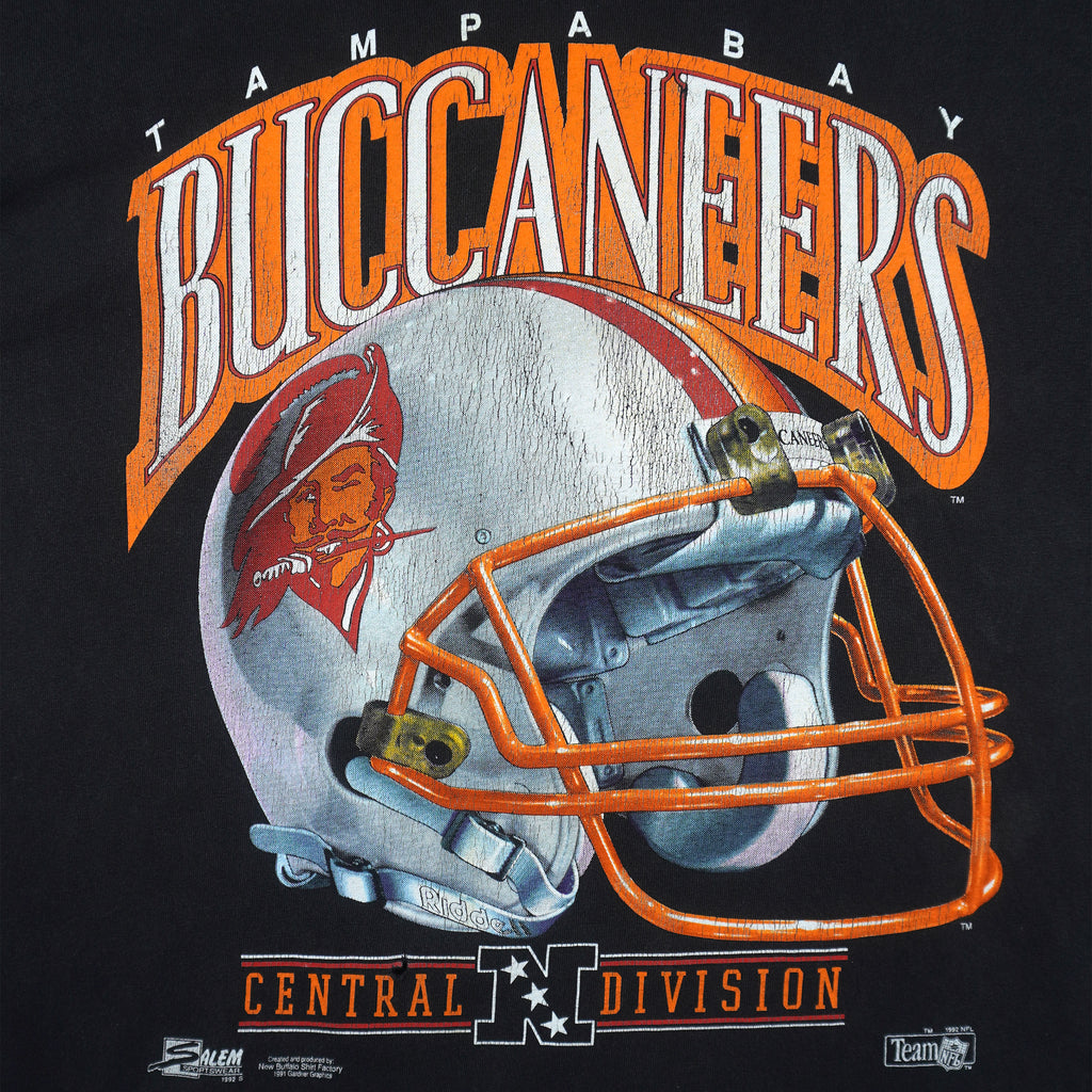 NFL (Salem) - Tampa Bay Buccaneers Helmet T-Shirt 1991 Vintage Retro Football