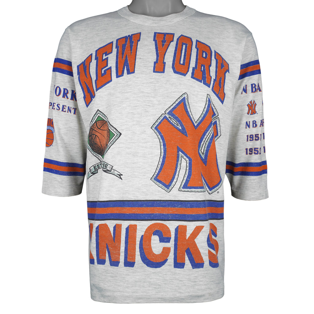 NBA (Long Gone) - New York Knicks Spell-Out T-Shirt 1990s Large Vintage Retro. Basketball