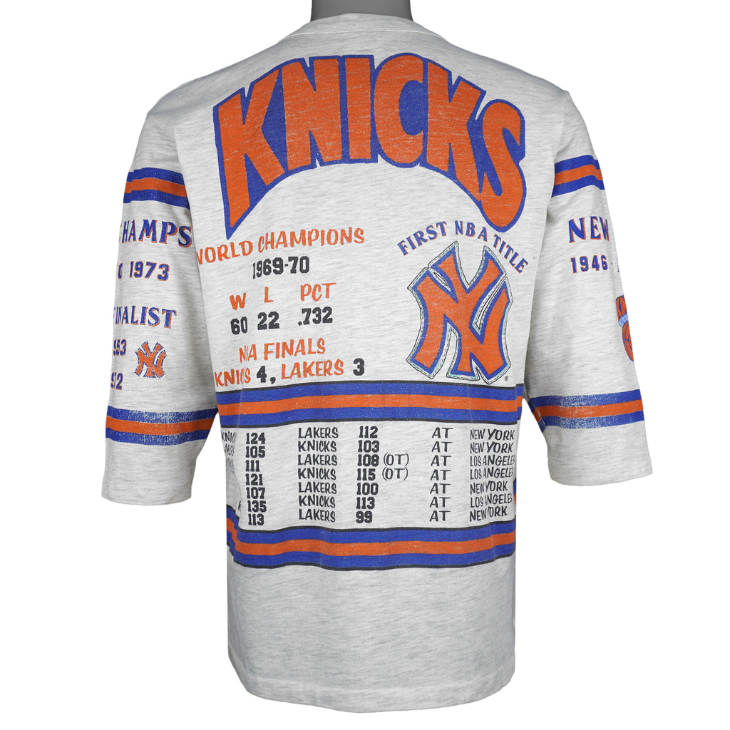 NBA (Long Gone) - New York Knicks Spell-Out T-Shirt 1990s Large Vintage Retro. Basketball