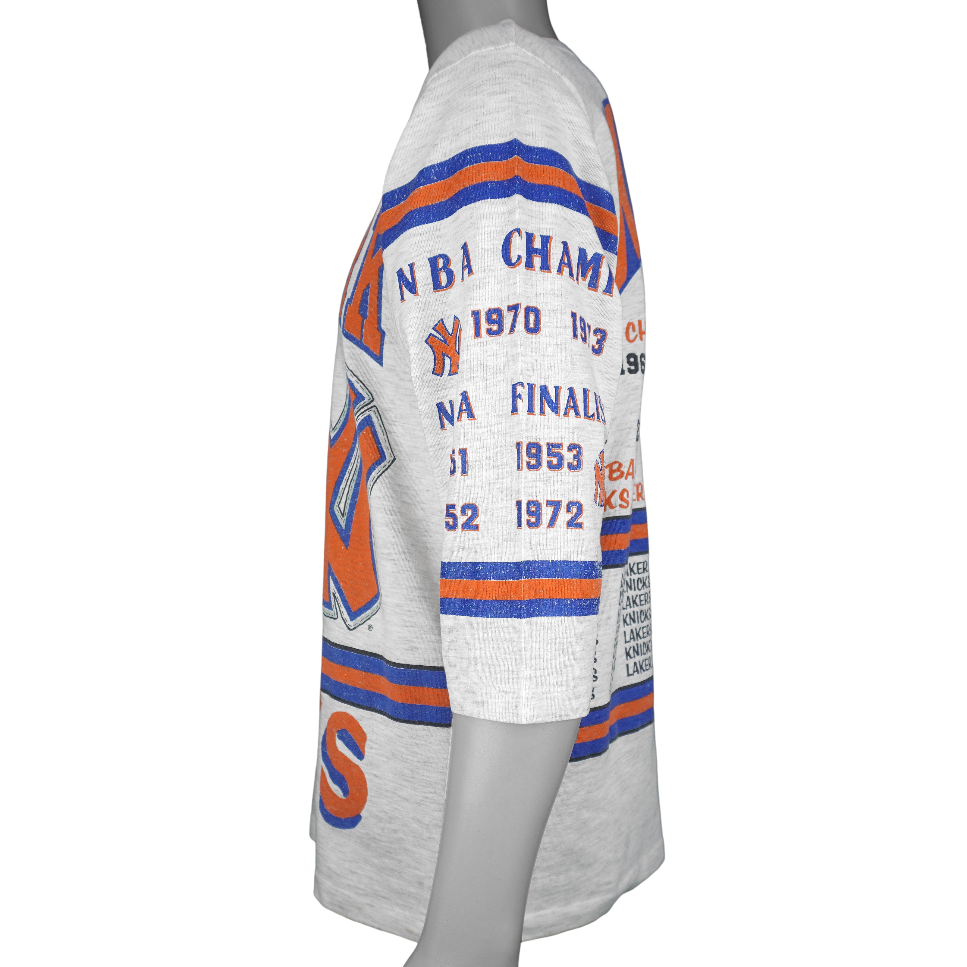 NBA (Long Gone) - New York Knicks Spell-Out T-Shirt 1990s Large Vintage Retro. Basketball