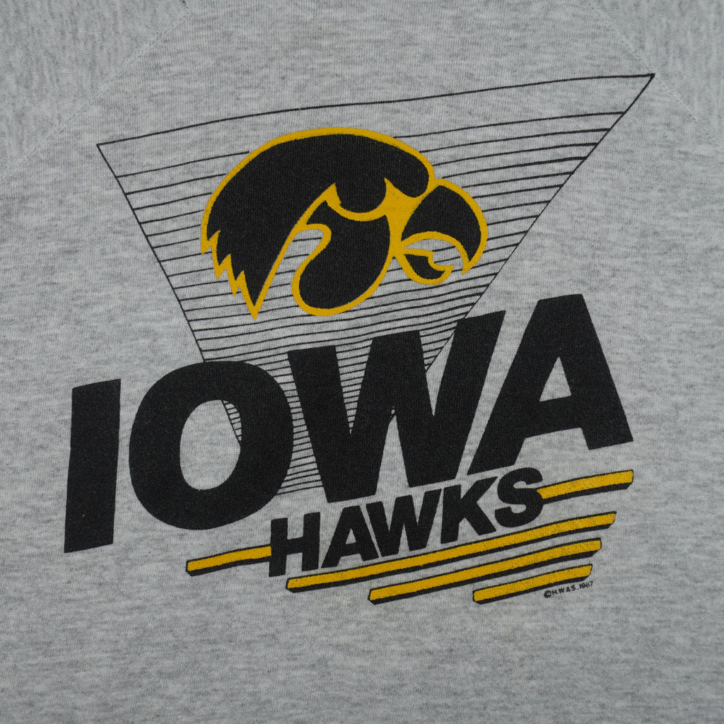 NCAA (Wolve) - Iowa Hawkeyes Crew Neck Sweatshirt 1987 X-Large Vintage Retro