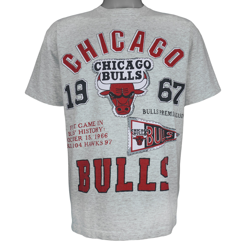 NBA (Miller) - Grey Chicago Bulls Basketball Court T-Shirt 1990s X-Large Vintage Retro Basketball