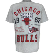 NBA (Miller) - Grey Chicago Bulls Basketball Court T-Shirt 1990s X-Large Vintage Retro Basketball