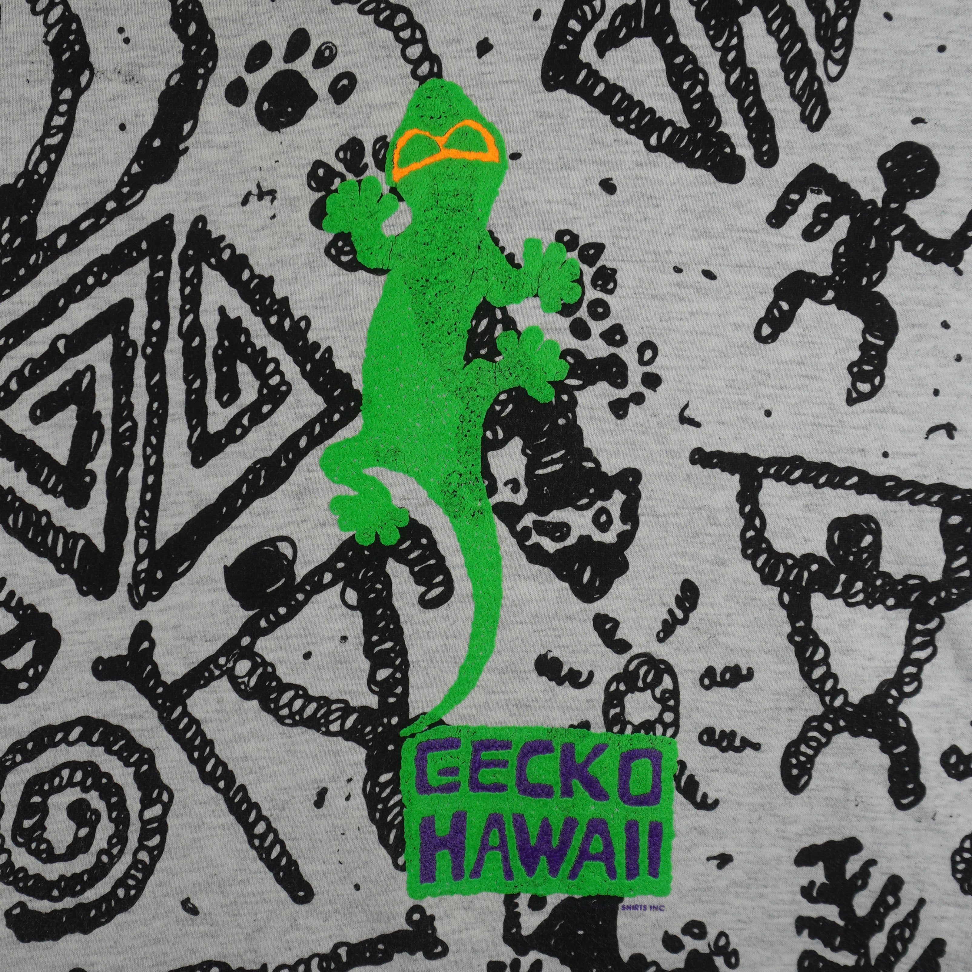 Vintage Gecko Hawaii gray and black all-over print T-shirt from the 1990s