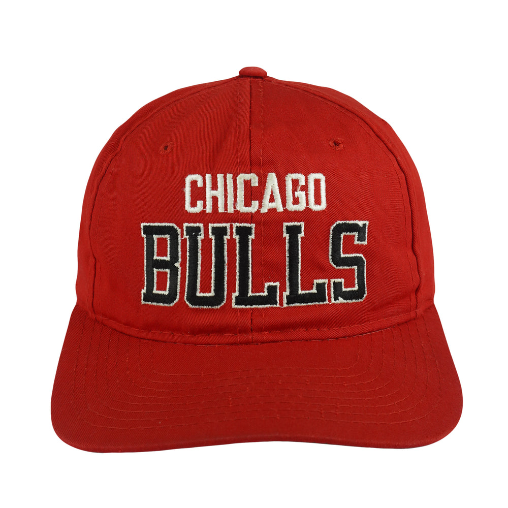 NBA (The Sideliner) - Chicago Bulls Spell-Out Snapback Hat 1990s OSFA Vintage Retro Basketball