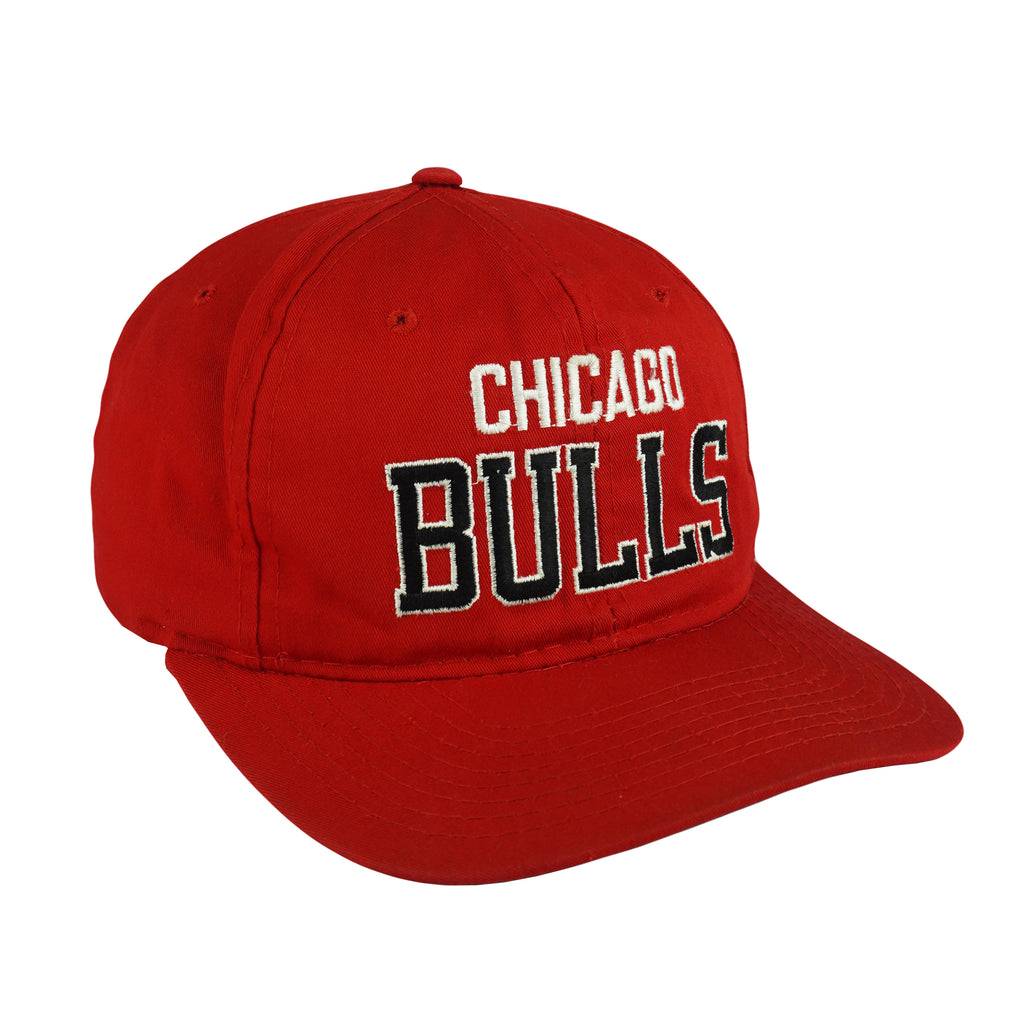 NBA (The Sideliner) - Chicago Bulls Spell-Out Snapback Hat 1990s OSFA Vintage Retro Basketball