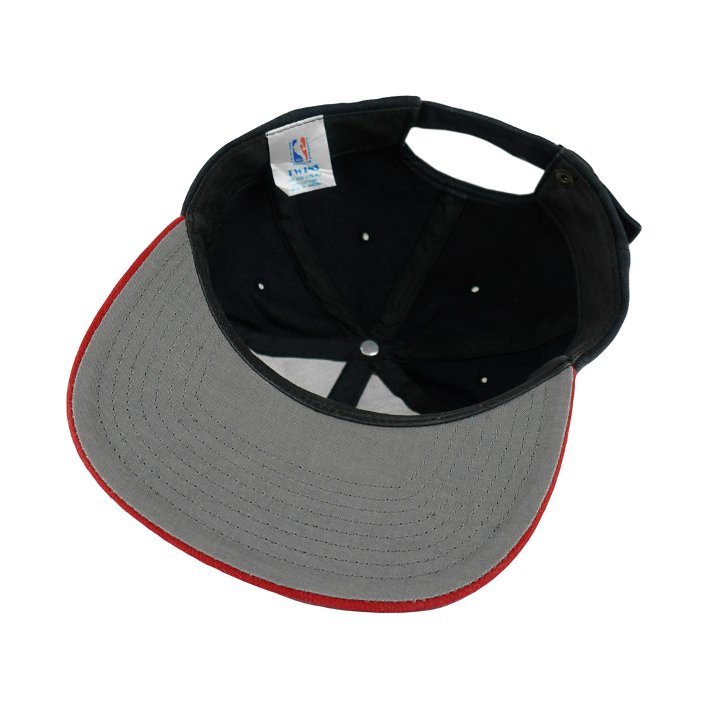 NBA (Twins) - Philadelphia 76ers Embroidered Strapback Hat 1990s OSFA Vintage Retro Basketball