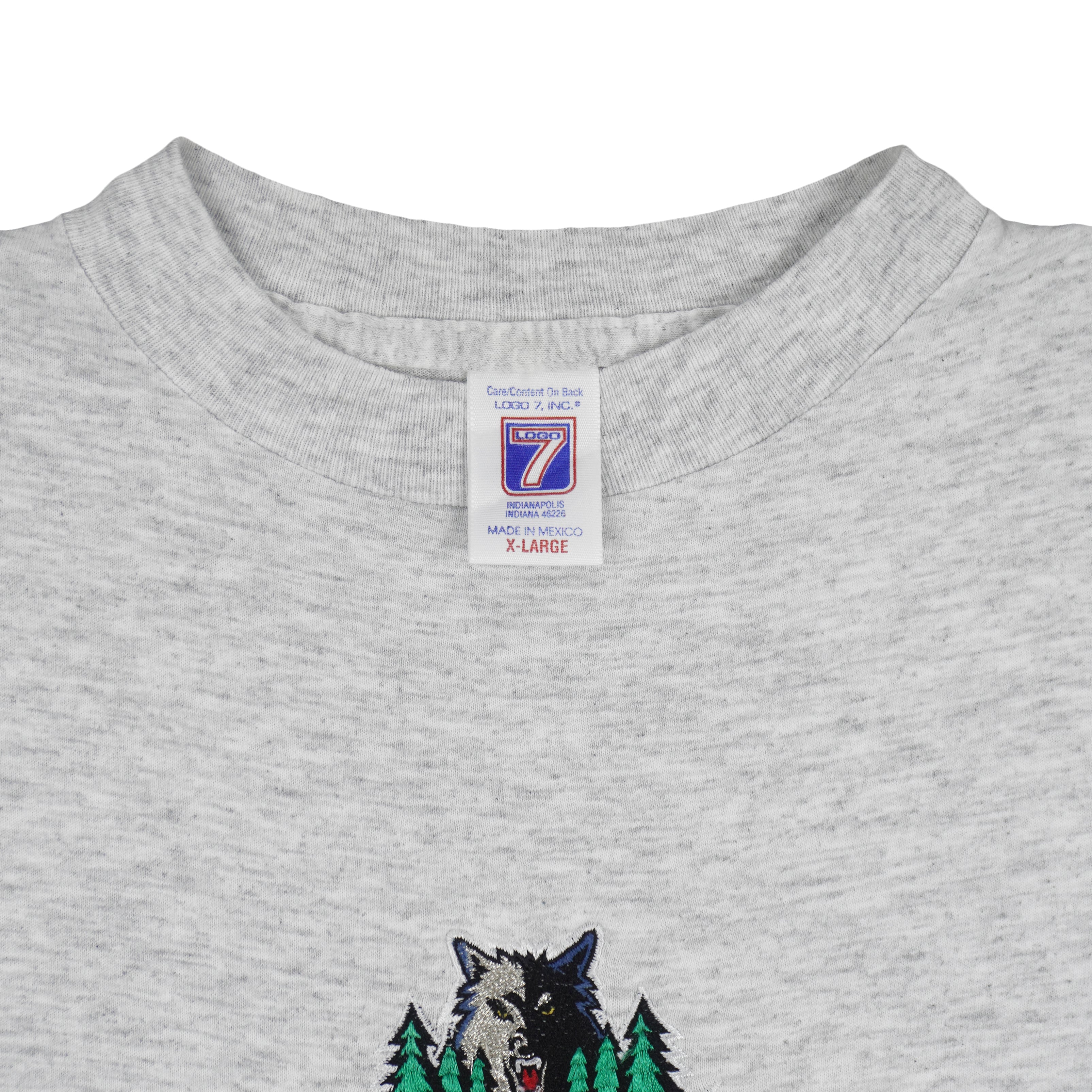 NBA (Logo 7) - Minnesota Timberwolves Embroidered T-Shirt 1990s X-Large Vintage Retro Basketball
