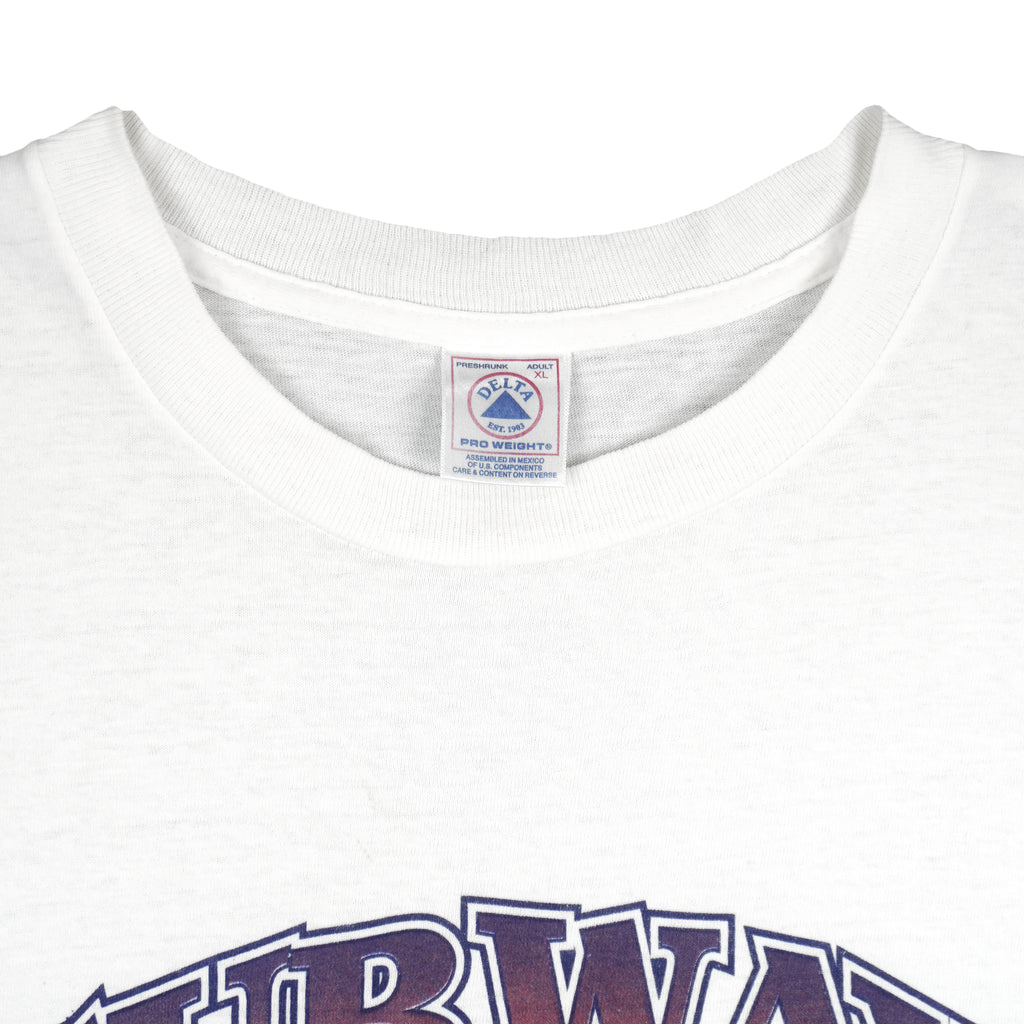 MLB (Delta) - MLB (Delta) - Yankees VS Mets Subway Series T-Shirt 2000 X-Large Vintage Retro Baseball
