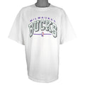 NBA (Logo Athletic) - Milwaukee Bucks Embroidered T-Shirt 1990s Medium Vintage Retro Basketball