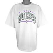 NBA (Logo Athletic) - Milwaukee Bucks Embroidered T-Shirt 1990s Medium Vintage Retro Basketball