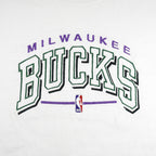 NBA (Logo Athletic) - Milwaukee Bucks Embroidered T-Shirt 1990s Medium Vintage Retro Basketball