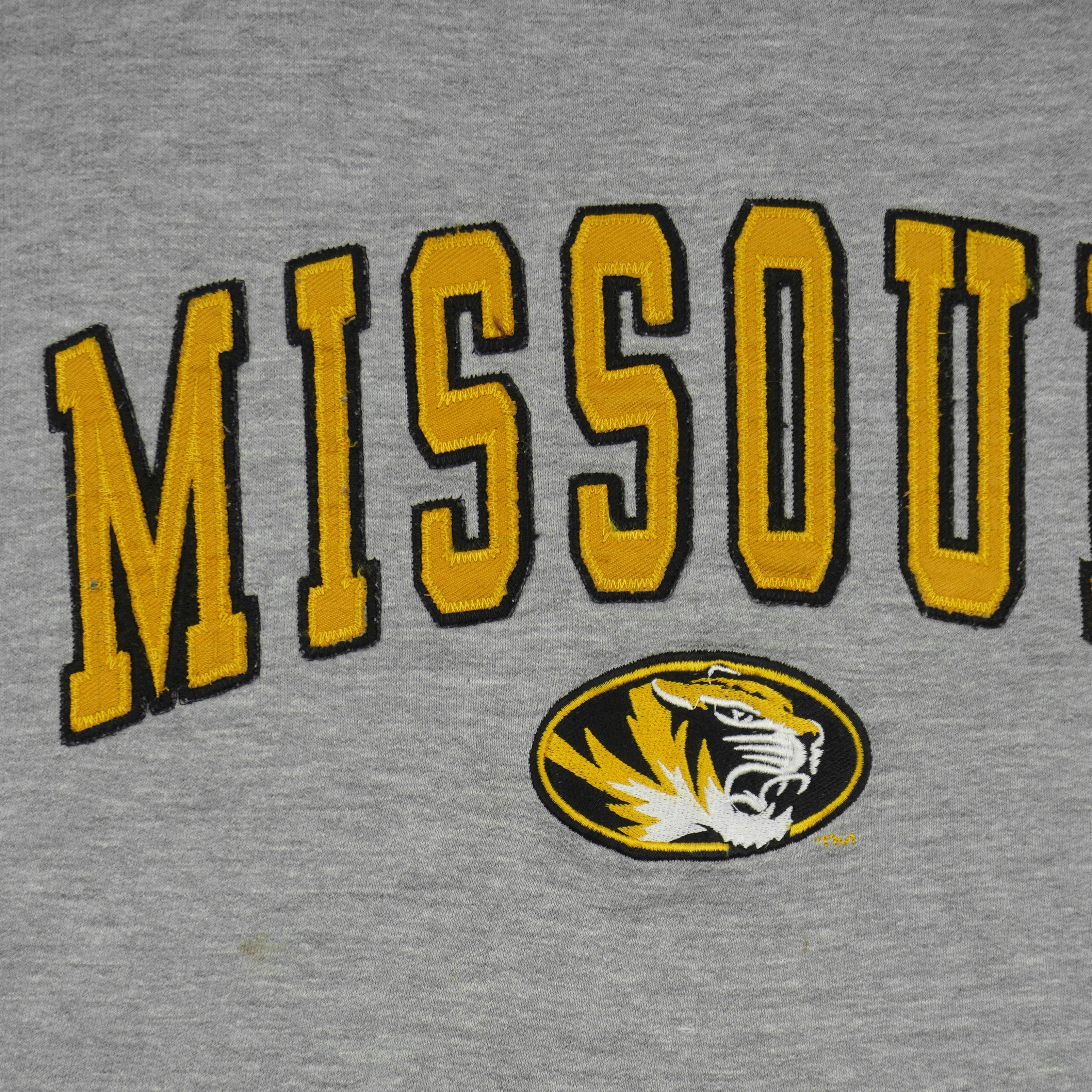 NCAA (OVB) - Missouri Tigers Embroidered Crew Neck Sweatshirt 1990s Large Vintage Retro