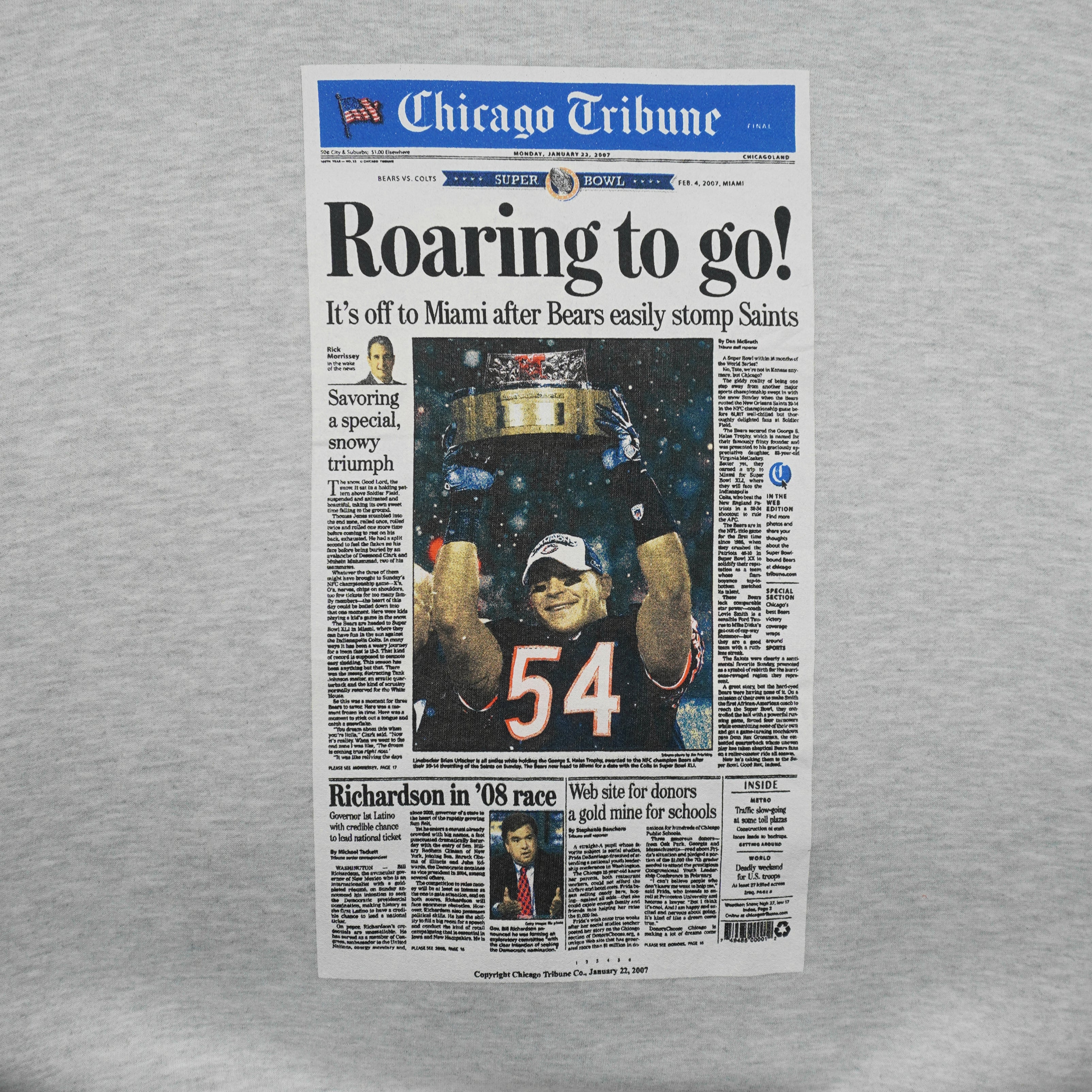 NFL (Jerzees) - Chicago Bears Roaring to go! Front Page Crew Neck Sweatshirt 2007 X-Large Vintage Retro Football