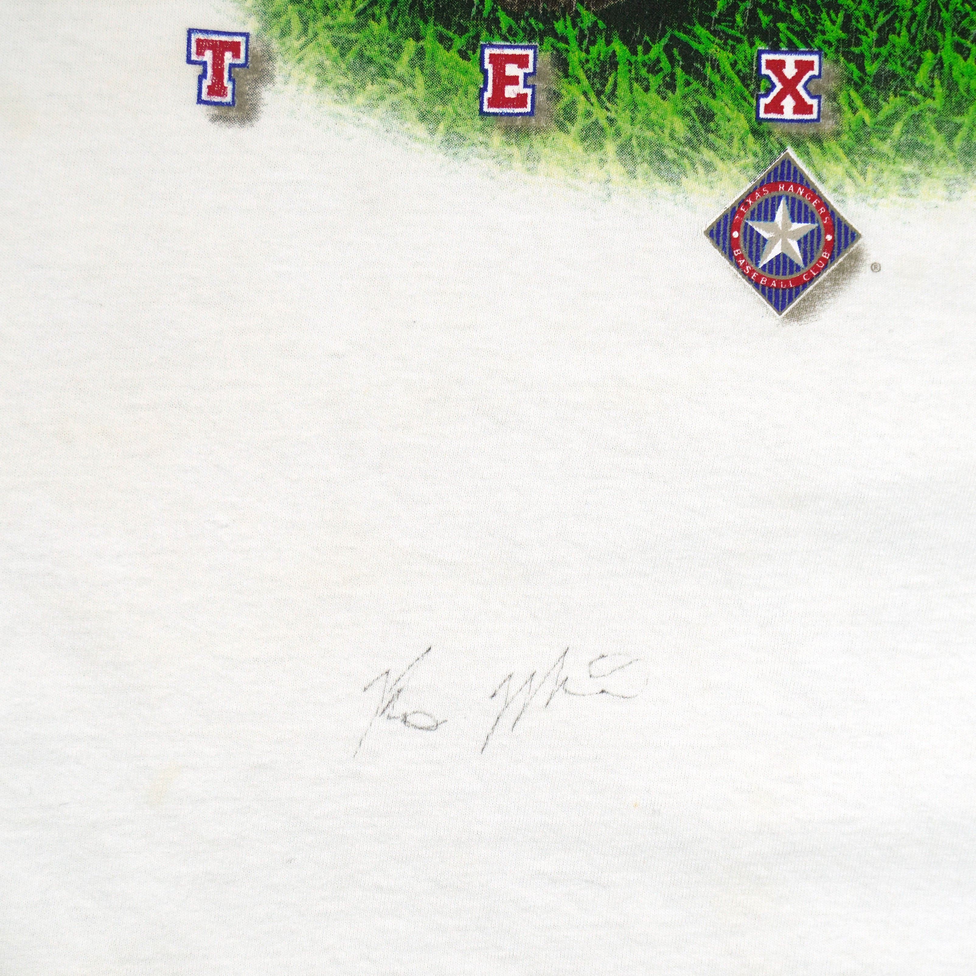 MLB (Aaron) - Texas Rangers Baseball Helmet T-Shirt 2000 X-Large Vintage Retro Baseball