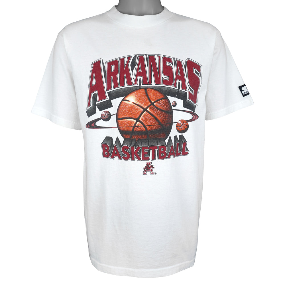 Starter (NCAA) - Arkansas Razorbacks Basketball T-Shirt 1990s Medium Vintage Retro Basketball