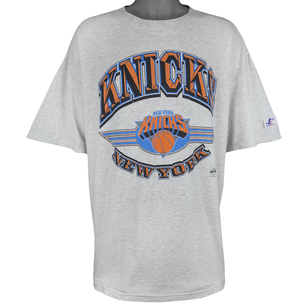 NBA (Logo Athletic) - Grey New York Knicks T-Shirt 1990s 2X-Large Vintage Retro Basketball