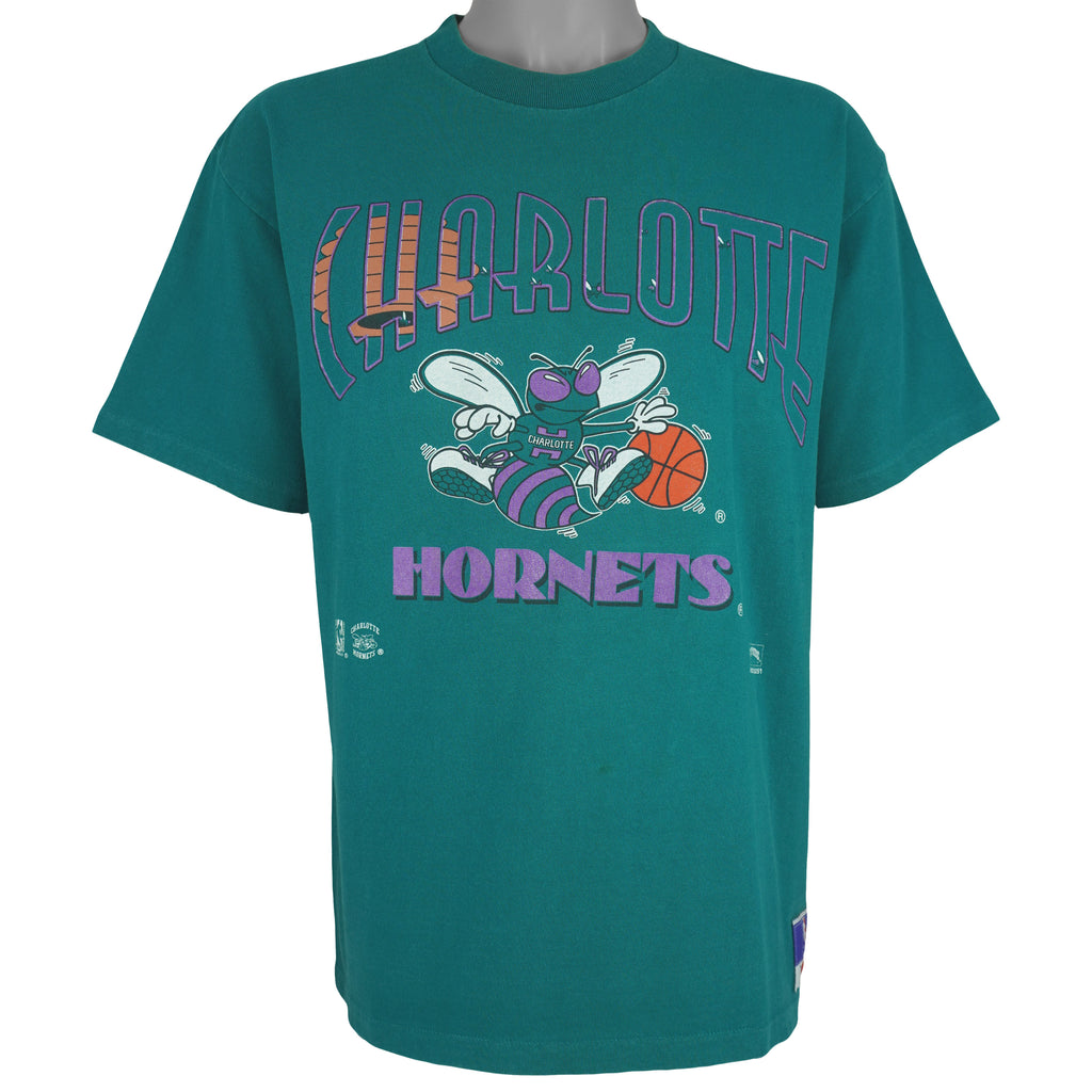 NBA (Nutmeg) - Charlotte Hornets T-Shirt 1990s Large Vintage Retro Basketball