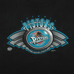 NBA (Hanes) - Detroit Pistons T-Shirt 1990s Large Vintage Retro Basketball