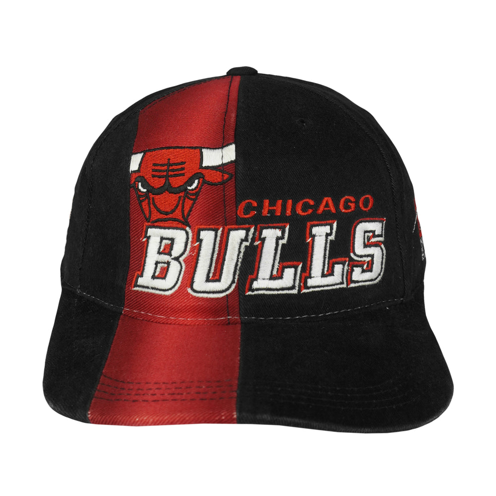 NBA (Sports Specialties) - Black & Red Chicago Bulls Snapback Hat 1990s OSFA Vintage Retro Basketball
