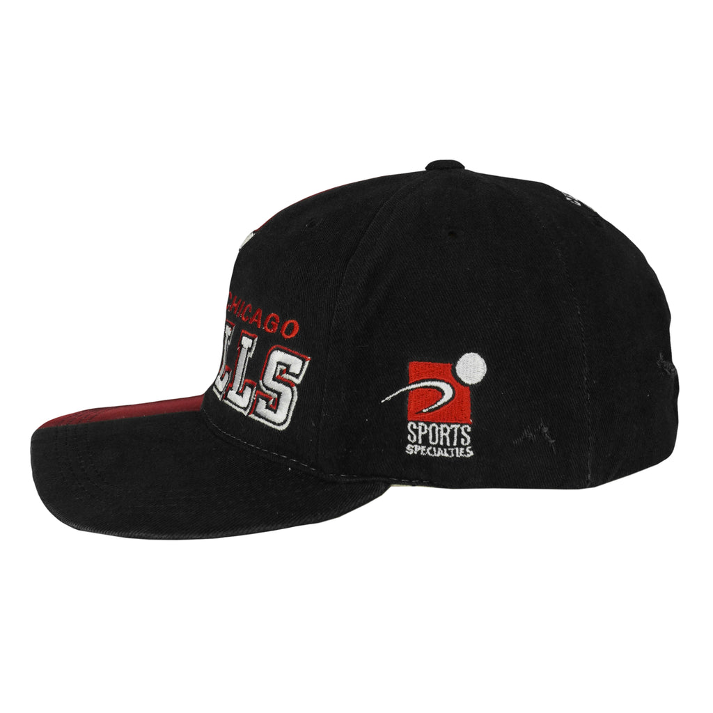 NBA (Sports Specialties) - Black & Red Chicago Bulls Snapback Hat 1990s OSFA Vintage Retro Basketball